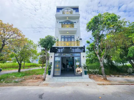Nhà phố tân cổ điển mặt tiền đường 12m khu compound đường huỳnh tấn phát, nhà bè cách q7 2.5km