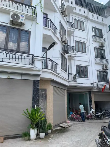 4 tỷ 3 nhà gần ga nhổn ,35m2 5 tầng ,4 ngủ ,ô tô đỗ cửa cạnh chợ, cạnh khu đô thị