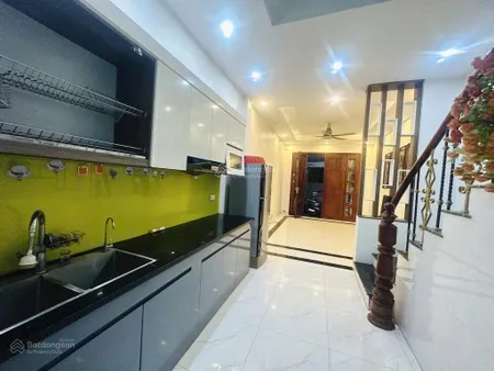 Cần bán nhà tại đặng vũ hỷ việt hưng diện tích 36m 5 tầng 3 ngủ đủ công năng