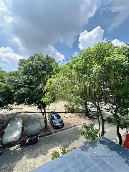 Gấp giảm 1tỷ bán nhà đường d2 4tầng (4.3 x 18.5) đường xe tải 5m, view công viên ngay đh hutech