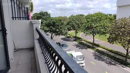 Duy nhất chỉ còn một căn nhà phố có thang máy giá 21 tỷ. nội thất cao cấp 0902 895 *** mr hậu