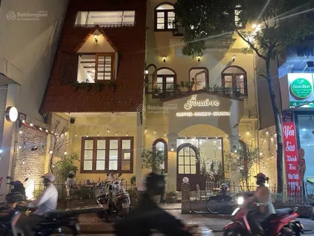 Bán nhà mặt phố trúc bạch, 180m2, giá chỉ 40 tỷ mặt tiền bề thế, view hồ, kinh doanh đa dạng