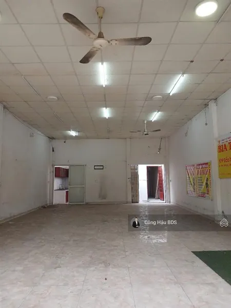 Nhà mặt tiền chợ xóm vắng, gần kcn sóng thần . kinh doanh sầm uất. dt 210m2 (7x 30m). odt 100%.