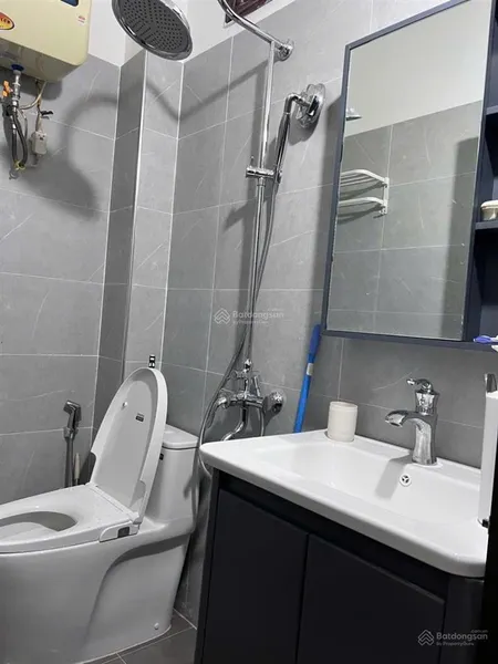 Bán nhà riêng dịch vọng 62m2 5 tầng lô góc 2 mặt thoáng 15.x tỷ trung tâm cầu giấy