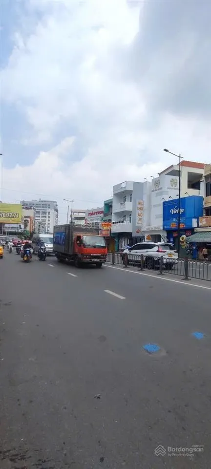 Ngộp bank bán gấp mt thương hiệu lê quang định dt3.5x15m,trệt,4 lầu giá 14 tỷ
