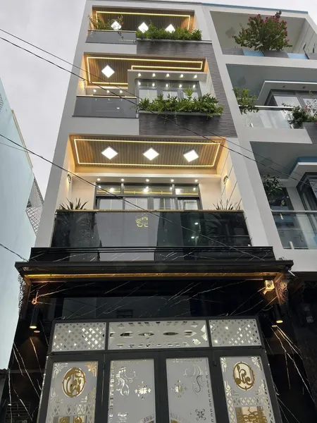 MẶT PHỐ, GẦN PHẠM VĂN ĐỒNG - THANG MÁY - KINH DOANH HÚT LỘC