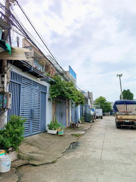 Đường rộng 7m nhà 100m vuông vức gần bệnh viện an việt dt743c và chợ thông dụng chỉ 3.99 đồng.