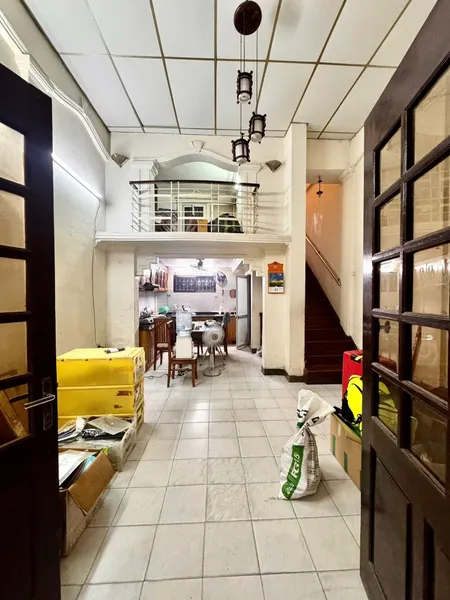 Nhà HOT! Hoàng Hoa Thám,OTÔ Đỗ Cửa,Gần PHố,Ngõ Rộng Thoáng,DT: 41m2 x 4Tầng,MT: 4.7m,Giá: 13.2 tỷ Ba Đình