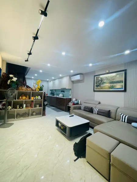 Bán Nhà VIP! Lạc Long Quân ,30m Ra Oto,Ngõ Thoáng,DT:40m2 x 5Tầng,MT: 3.9m,Giá: 14.8 tỷ Cầu Giấy
