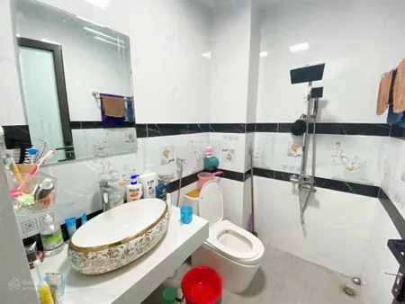 Bán gấp nhà căn góc 2 cửa đi hà đông văn phú phân lô, thang máy ô tô tránh đỗ 24/24 vào nhà