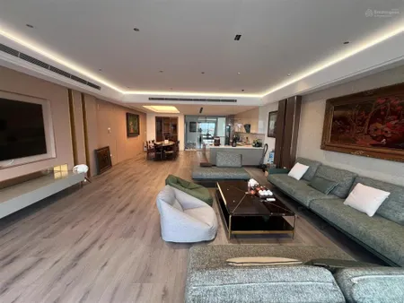 Cần bán nhà cầu giấy, 120m2, 4 tầng, có hầm, phân lô, vỉa hè, ô tô tránh, kinh doanh, ở vip
