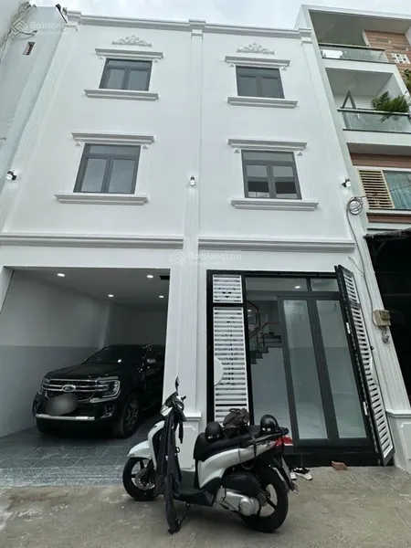 Nhà mới 4 tầng(7.7x10.7m) ở ngay, sát tân phú, 6pn cho đại gia đình, xe hơi nằm nhà.