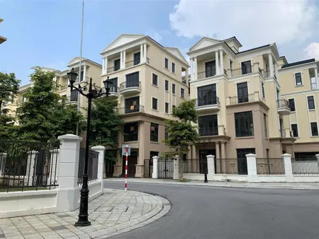 Nhà vườn xẻ khe 84m2 đông nam đao dừa full nội thất giá 12,5 tỷ, gần công viên, sát clubhouse