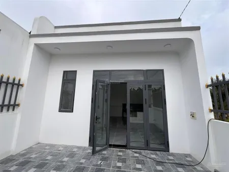 Nhà tâm huyết nhà cấp 4 xã hưng thịnh,mặt tiền nhựa đối diện cty may,gần quốc lộ 1a