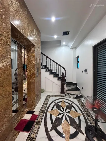 Bán nhà mới đẹp lô góc , thang máy gần phố nguyễn văn huyên , dương quảng hàm dt 43m x6t , mt 5m