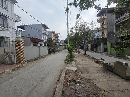 Nhà đất 80 m mặt tiền 6.1 m sẵn nhà cấp bốn mặt đường ô tô tránh nhau tại ngọc hồi hà nội