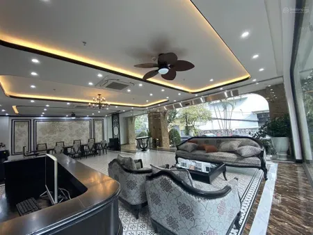 Mặt phố trần thái tông, 165m2 vip, 8 tầng building, lô góc 3 thoáng, nội thất nhập, thu 3,5 tỷ/năm