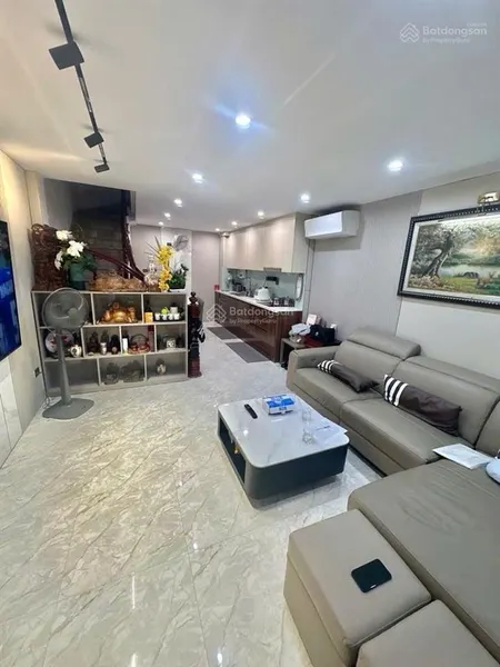 Nhỉnh 14 tỷ tây hồ dân xây ngõ thông vài bước ra ô tô tránh gần hồ tây dt 40 m 5 tầng m