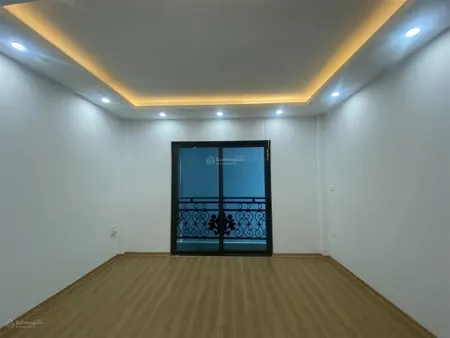 Nhà xuân phương 32m2 hơn 6 tỷ ô tô chạy qua