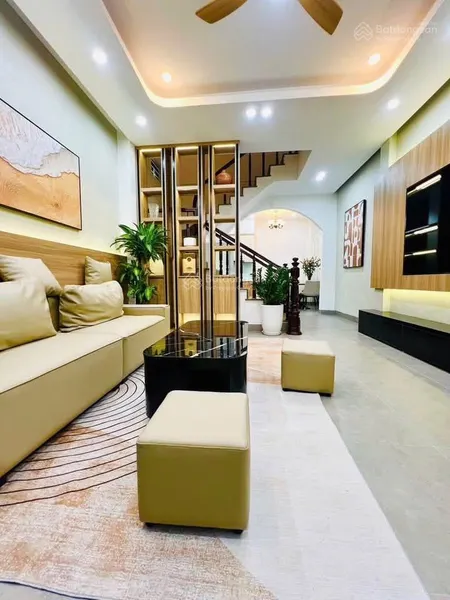 Lô góc phố vũ thạnh, nhà đẹp ở ngay, cách ô tô 40m, gần mặt phố, dt 42m2 * 5 tầng