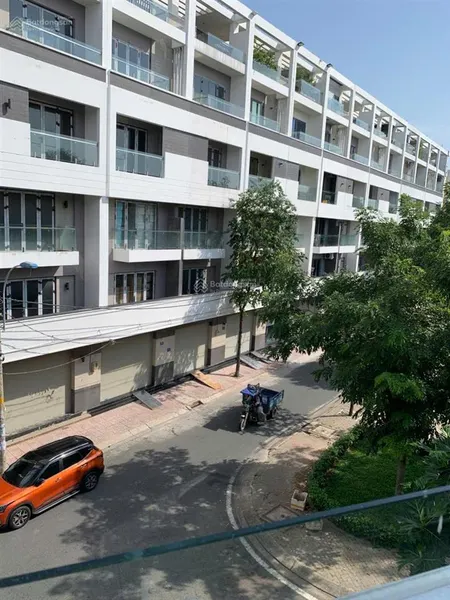 Nhà đẹp 3 lầu 4x16 ngay công viên mt khu bình phú q.6