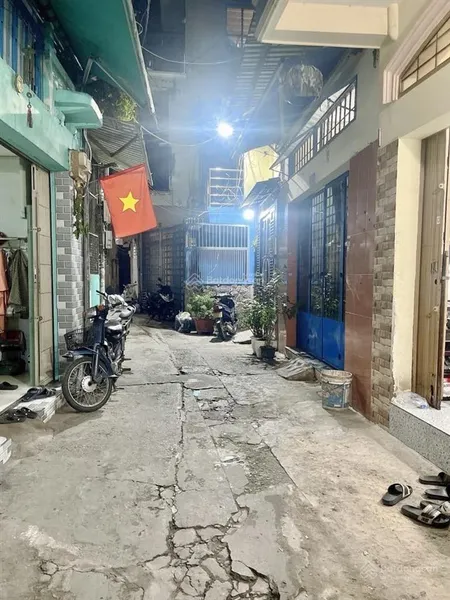 Siêu phẩm 3 tầng lạc long quân 17m2 vuông hẻm siêu rộng 3m thông chỉ 20m ra hẻm xe hơi 2.5 tỷ
