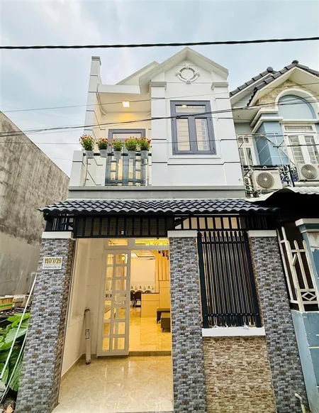4tỷ530 nhà 1trệt 1lầu thạnh lộc 15, quận 12. dt4x12 full nội thất hẻm 5m ô tô. gần ngã tư ga, chợ