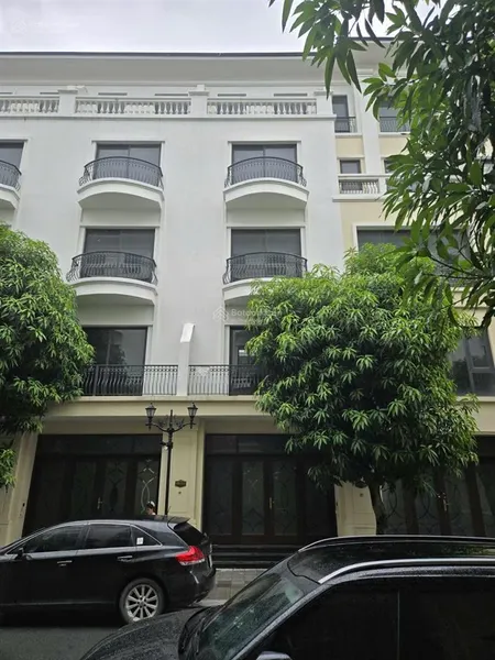 Bán căn sh6 11x, sát hồ tạo sóng, gần cụm chung cư cao cấp, 70 m2 hướng đông nam cạnh đại lộ