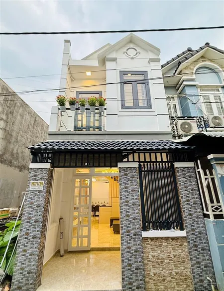 Nhà 1 trệt 1 lầu thạnh lộc 15 ngã tư ga q12. sổ riêng. giá 4.53 tỷ 0932 130 ***