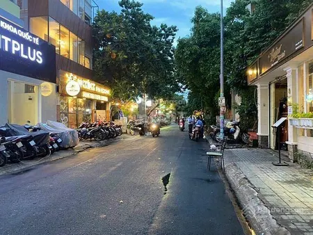 Bán gấp nhà góc 2 mặt tiền đường hai bà trưng quận 3, vị trí siêu đắc địa, 11x22m
