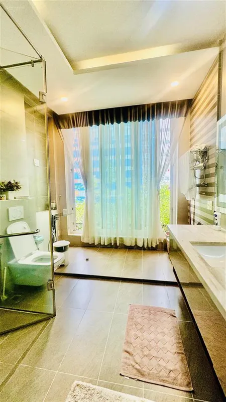 Bán nhà 4 lầu, quận 1, 5 phòng ngủ, hẻm 5m, thông, sạch chỉ 6,8 tỷ