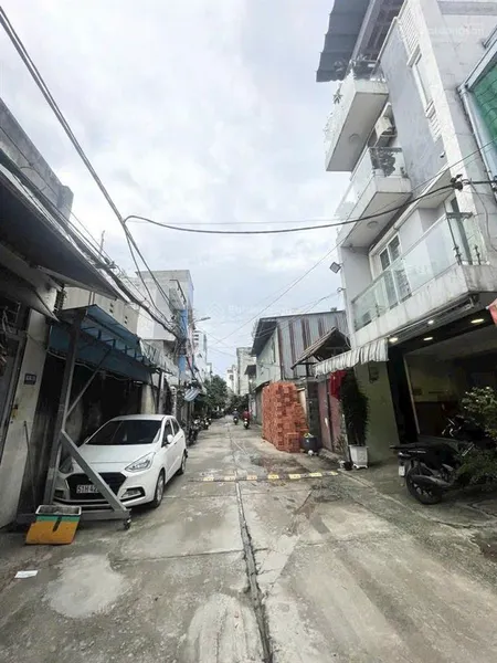 Mtkd 2 mặt hẻm thông xe hơi ngủ trong nhà 2 tầng 4x15m ngay hl2 gần bv trường học chỉ 5.x tỷ