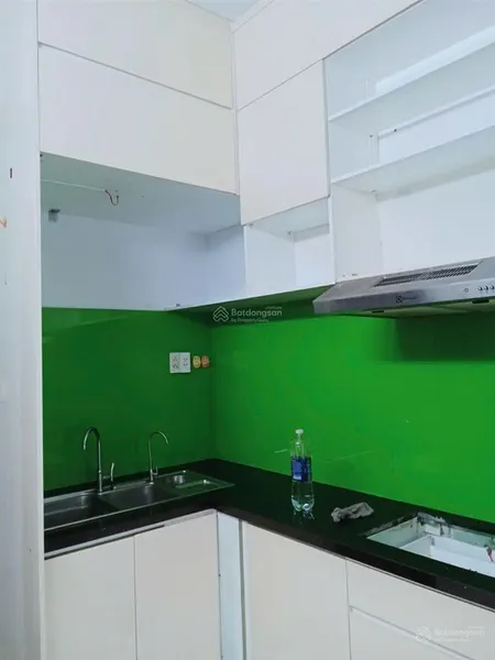 Bán chung cư âu cơ tower sỗ hồng đầy đủ giá 2 tỷ 750, 2 phòng ngủ. 0898 438 ***