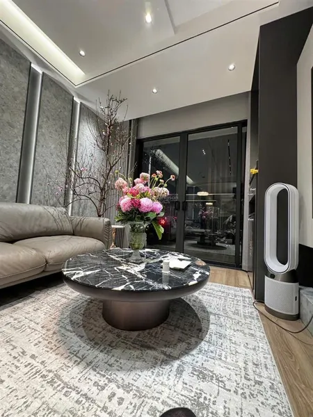 Gia đình tôi cần bán căn hộ tại 57 vũ trọng phụng ban công đông nam, 119m2 3pn 2vs giá 7.8 tỷ
