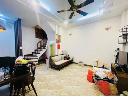 VỊ TRÍ CỰC ĐẸP- TRUNG TÂM CẦU GIẤY - NGÕ THÔNG SANG TRUNG KÍNH - TRƯỚC NHÀ RỘNG THOÁNG SÁNG-GIAO THÔNG THUẬN TIỆN-DÂN TỰ XÂY.