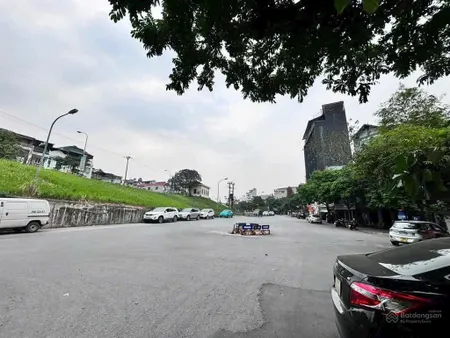 Mảnh đất ngõ 68 phố ngọc thụy gara ô tô mặt tiền 5m diện tích 100m2 ngõ thông sổ a4