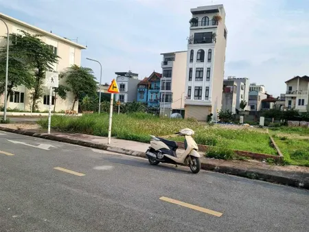 Bán đất đấu giá cự khối, cổ linh, 86m2, mt 5m, giá 18 tỷ, phân lô, ô tô tránh, vỉa hè, view đẹp