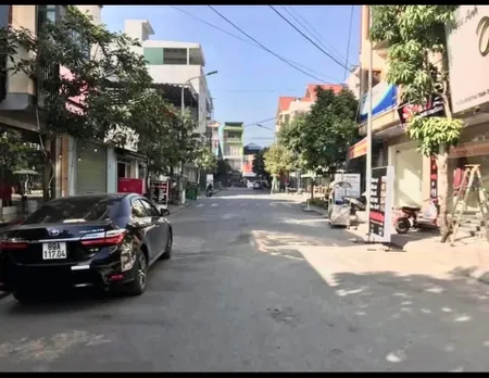 LÔ ĐẤT HÓT KĐT PHÚC THÀNH 1 – PHỐ NỐI, MỸ HÀO
📍 Trung tâm – Sát chợ – Gần KCN
📐 67,5m² | Đường 11,5m | Có trọ sẵn
💰 5 TỶ XX – Sinh lời cao, ở ngay
📞 Zalo/Call: 0975.119.332