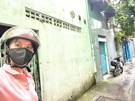 NHỈNH 4T CÓ NGAY NHÀ NGAY TRUNG TÂM QUẬN- ĐƯỜNG ĐOÀN VĂN BƠ- KẾ BÊN ĐƯỜNG XÓM CHIẾU GẦN TRƯỜNG ĐẠI HỌC NGUYỄN TẤT THÀNH- QUA Q1 CHƯA ĐẾN 5 PHÚT.