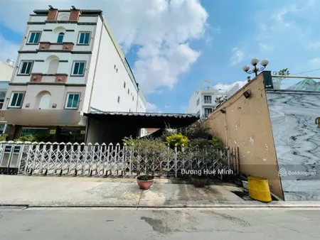 Ngộp ngân hàng bán toà khách sạn 5 tầng, 43 phòng, hoàn công chuẩn, ngang 20m, ngay hoàng hữu nam