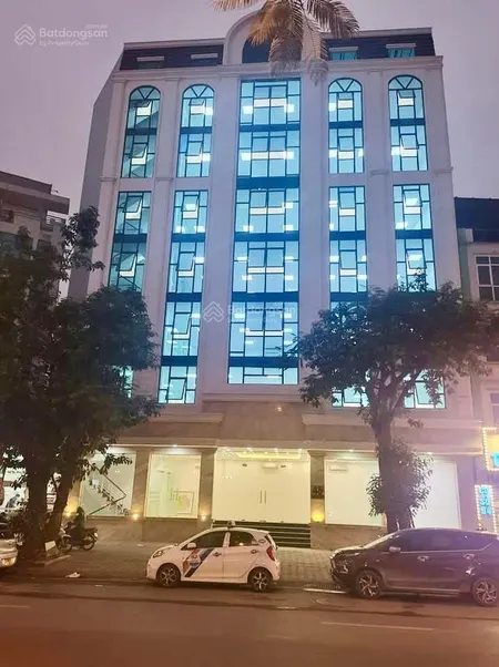 Chính chủ gửi bán toà nhà văn phòng phố trần thái tông180m2,9 tầng,mt10m.giá105tỷ.0888 999 ***