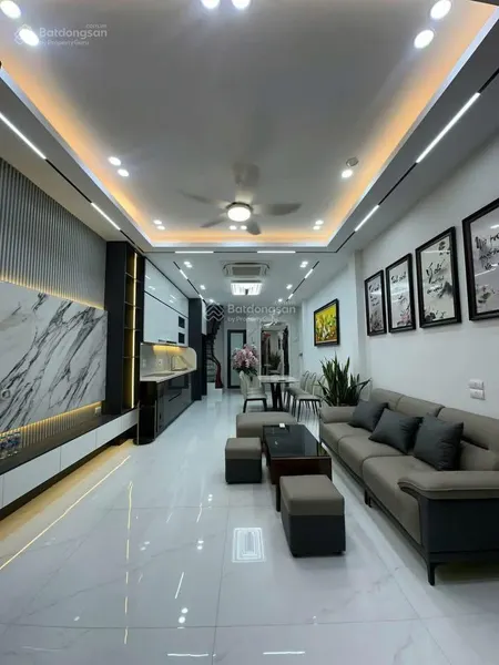 Nguyễn chí thanh đống đa 6 tầng thang máy vỉa hè kd giá chỉ 27 tỷ nhỉnh tl tốt.