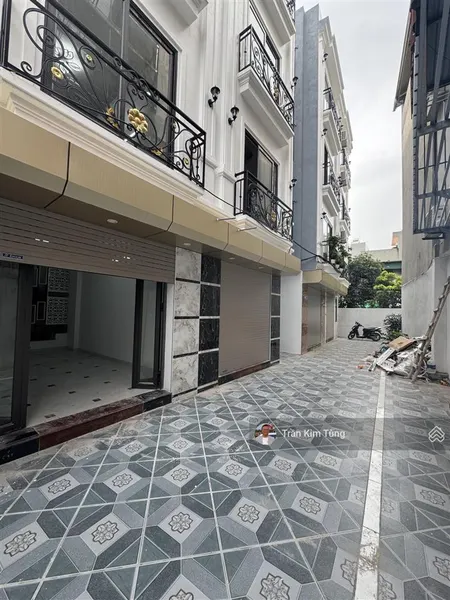Nhà mới thạch bàn ngã tư cổ linh vị trí tt đẹp, sát aeon mall ngõ 3m thoáng đẹp