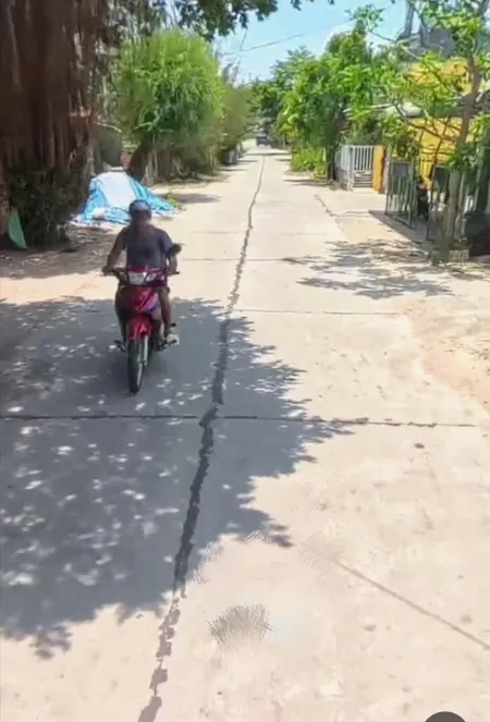 Bán đất khu A tái định cư hàm liêm 3 xã hàm liêm tỉnh Lâm Đồng 
Dt 195 m² thổ cư ngang 15 m nằm trong khu A tái định cư hàm liêm dân cư đông đúc gần chợ trường học... cách trung tâm phan thiết và bãi biển chỉ vài phút 
Giá 2 tỷ 300 tr 
LH ZALO 03436139