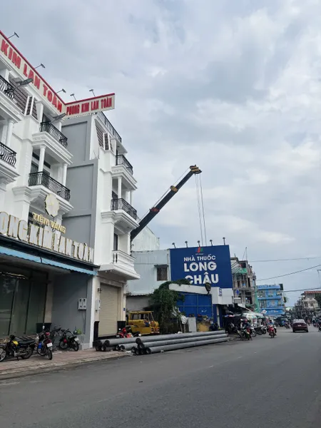 BÁN NHÀ MẶT TIỀN VIP ĐƯỜNG NGÔ QUYỀN, TRUNG TÂM CHỢ CÁI VỒN, VĨNH LONG