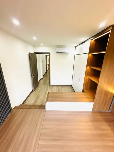 Duy Nhất! Lạc Long Quân,Oto Tránh,Vỉa Hè Kinh Doanh,DT: 40m2 x 4 Tầng,Giá;16.5 Tỷ Tây Hồ
