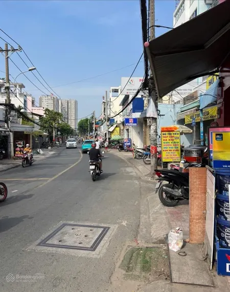Bán nhà ngay khu sầm uất tên lửa dt 8.2 x 37m đường xe tải thông tứ hướng chỉ nhỉnh 17 tỷ