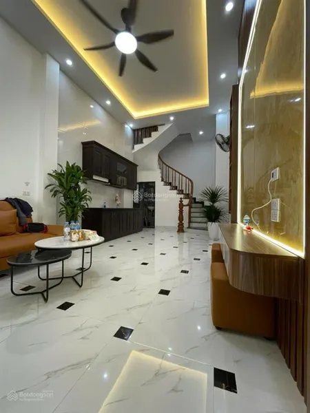 Phân khúc hiếm 5 tầng nội thất đẹp gần mặt phố hoàng mai quận hoàng mai, gần trương định, minh khai
