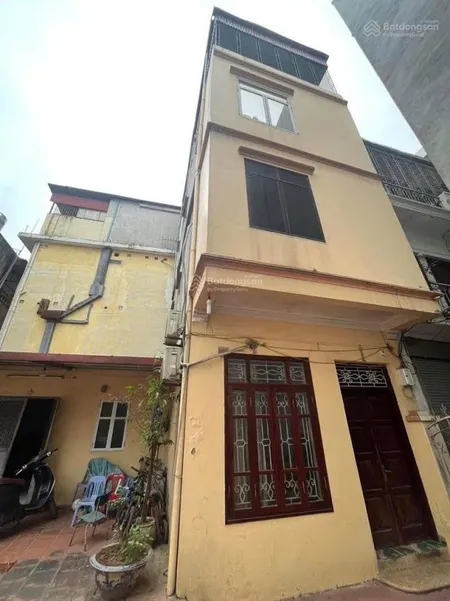 Cần bán gấp nhà mặt hồ đầm tròn dt đất 165m2, giá bán 260tr/m2 tại phố đội cấn, ba đình hà nội