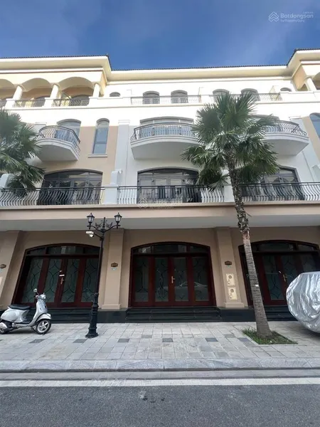 Bán liền kề 70m² hướng đông nam gần công viên đã có sổ, 9,55 tỷ bao phí rẻ hơn tt 500tr